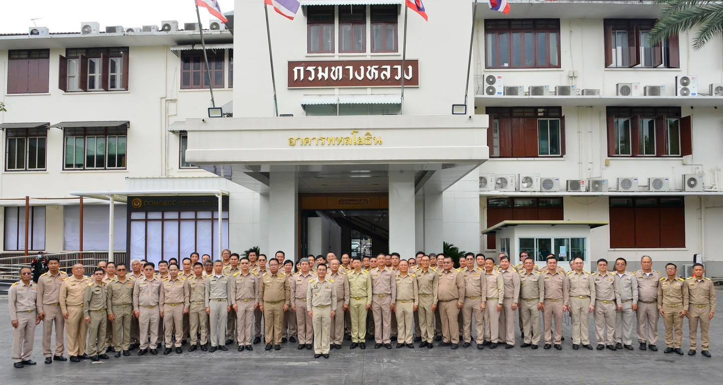 นายปิยพงษ์ จิวัฒนกุลไพศาล อธิบดีกรมทางหลวง เข้าสักการะสิ่งศักดิ์สิทธิ์ประจำกรมทางหลวง